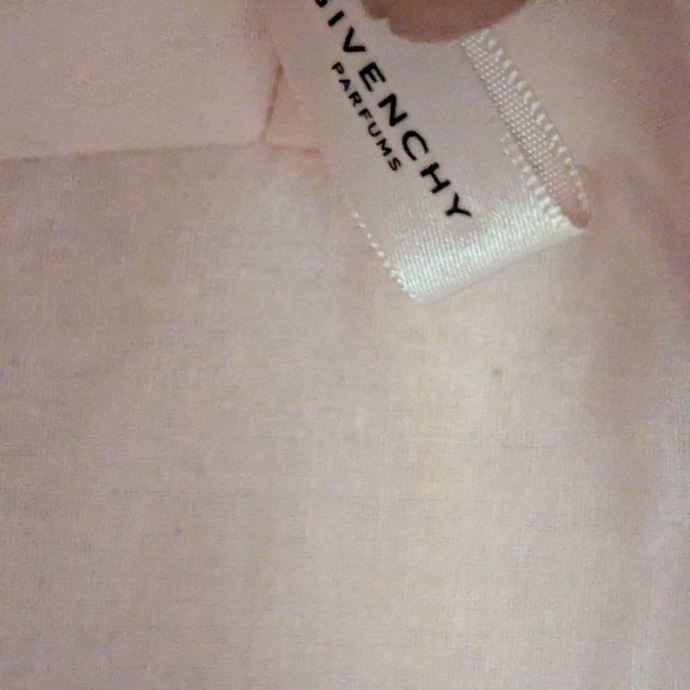 Givenchy - Picture 7 of 9